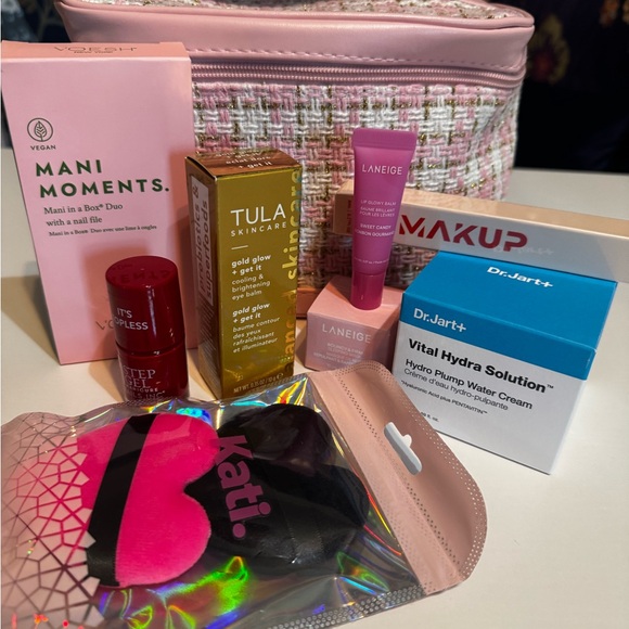 Stocking stuffers bundle! 🎄🎅🏻 - Picture 3 of 3